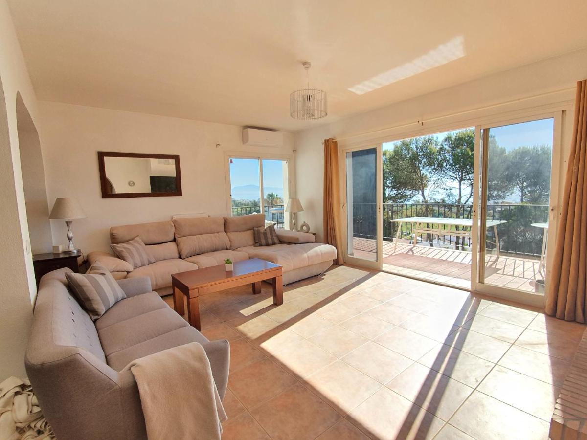 Seaside Villa: 5-Bedroom Retreat with Pool and Ocean Views Manilva Exterior photo