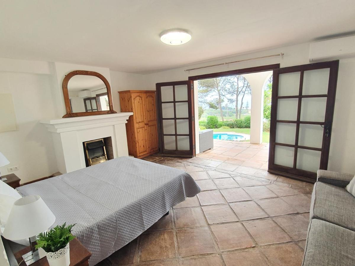 Seaside Villa: 5-Bedroom Retreat with Pool and Ocean Views Manilva Exterior photo